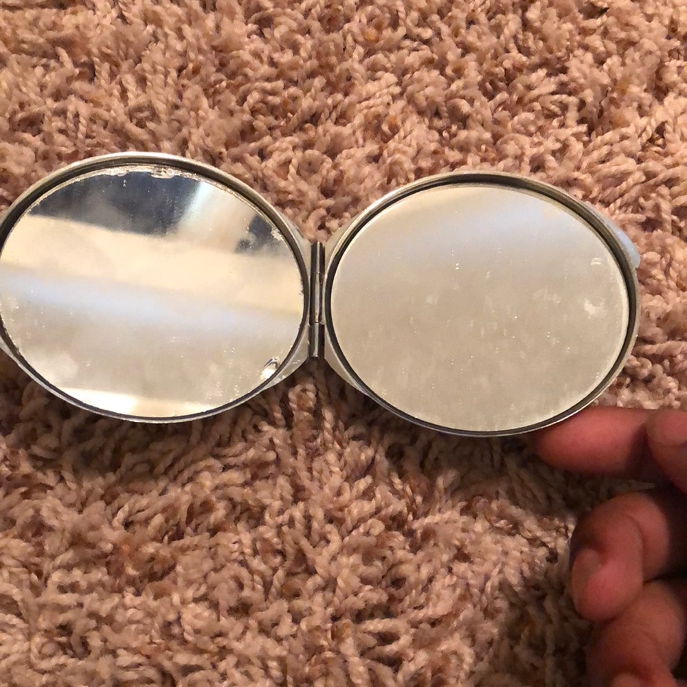 Hand mirror - Picture 2 of 2